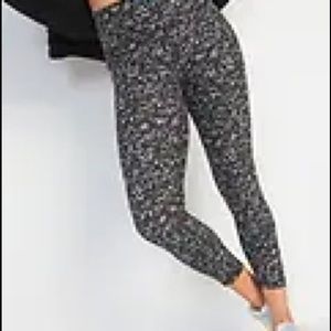 Old Navy High-Waisted Elevate Powersoft 7/8 length side pocket S